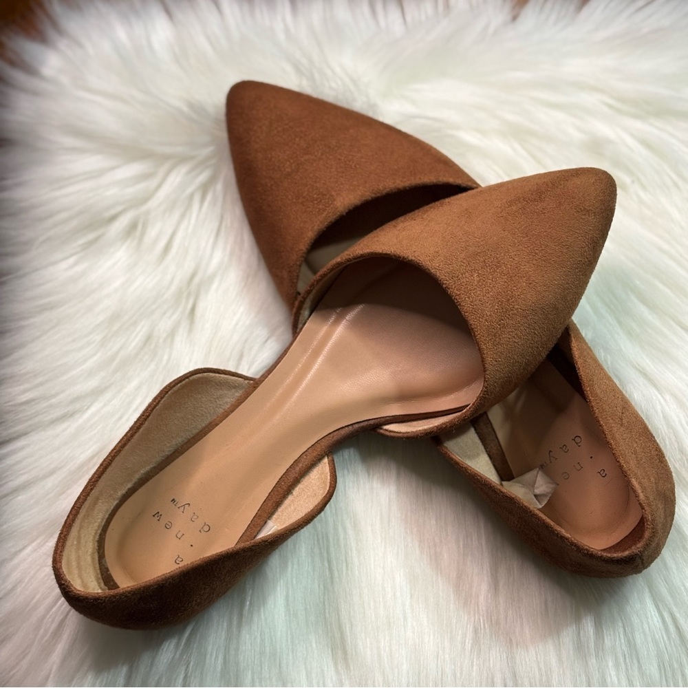 Tan pointy flats | 6.5
